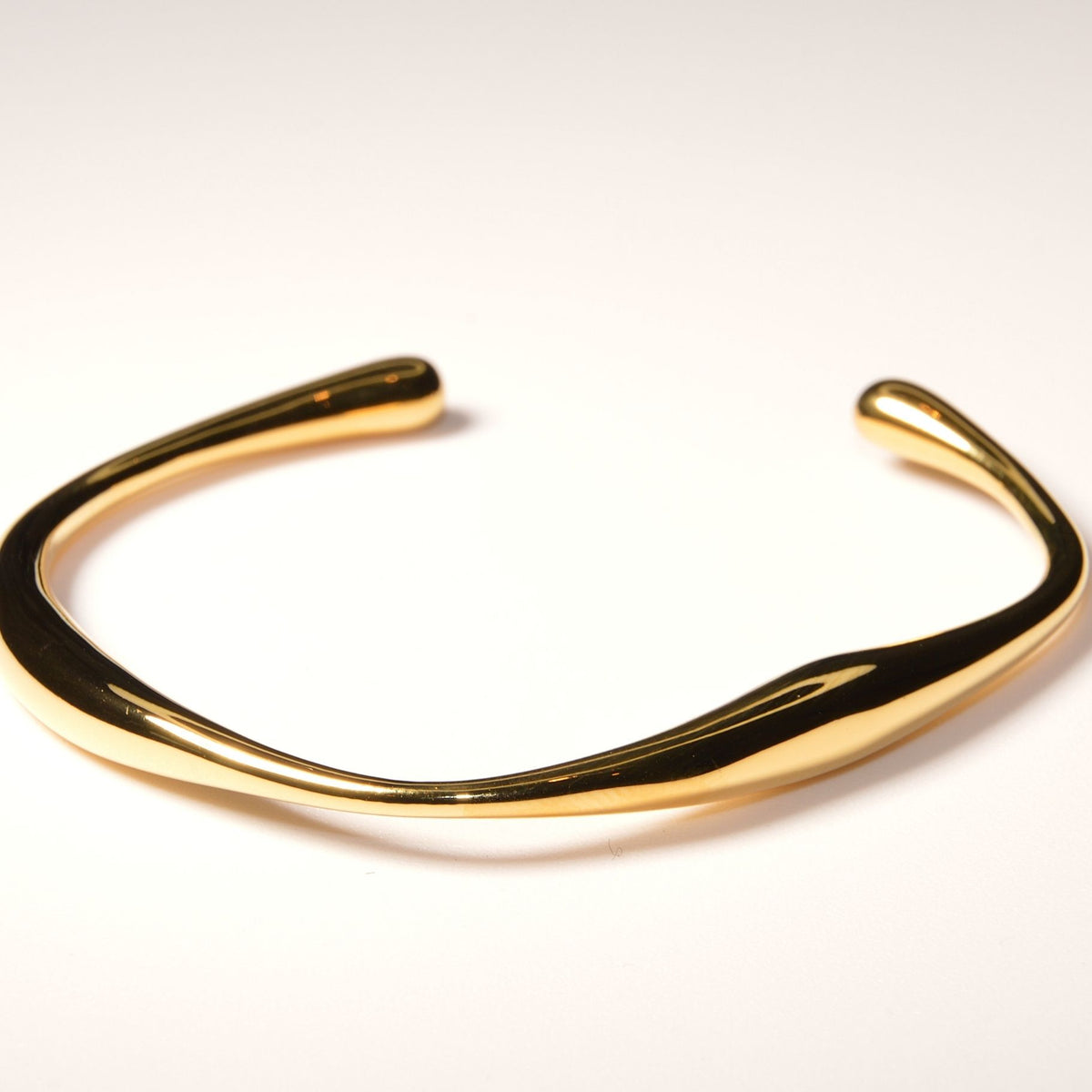 #027 Geschwungener Armreif - Sexy Curves -
