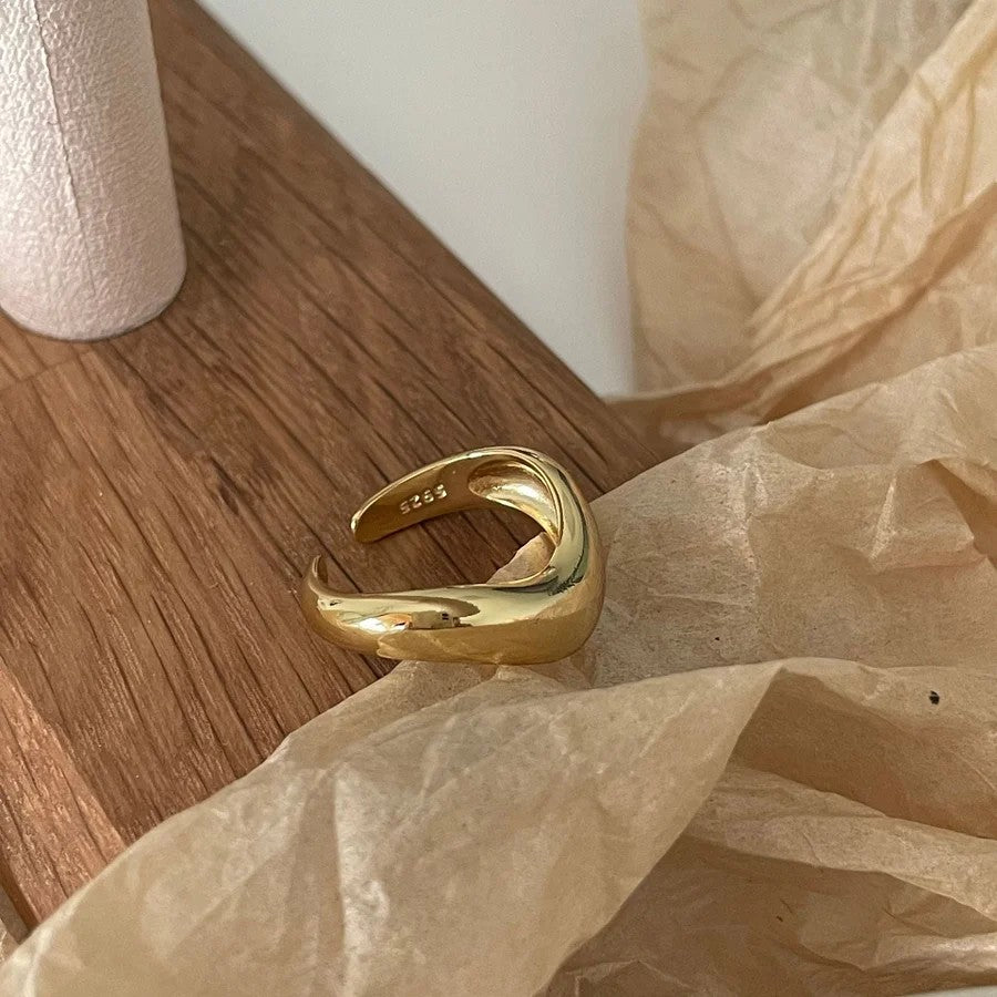 #007 Sinnlicher-Ring "Sexy Curves - gold"